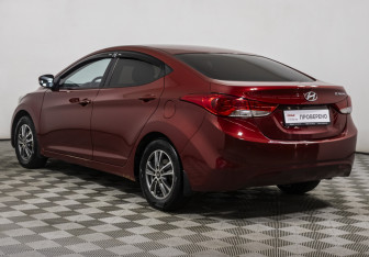 Подержанный автомобиль Hyundai Elantra Sedan 2011 года (7 фото)