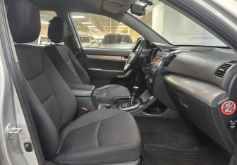 Подержанный автомобиль Kia Sorento 2012 года (10 фото)