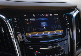 Подержанный автомобиль Cadillac Escalade Suv 2016 года (16 фото)