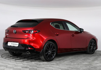 Подержанный автомобиль Mazda 3 Hatchback 2019 года (5 фото)