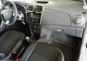 Подержанный автомобиль Renault Logan Sedan 2015 года (11 фото)