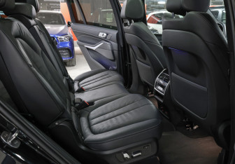 Подержанный автомобиль BMW X7 2019 года (14 фото)