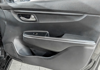 Подержанный автомобиль Kia Rio Hatchback 2020 года (23 фото)