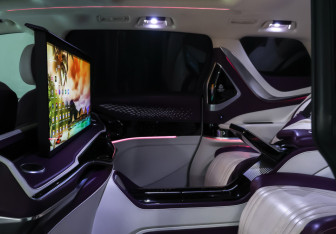 Подержанный автомобиль Voyah Dream 2023 года (37 фото)