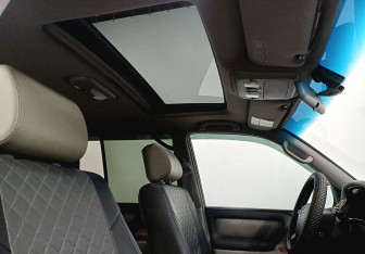 Подержанный автомобиль Toyota Land Cruiser Suv 2002 года (24 фото)