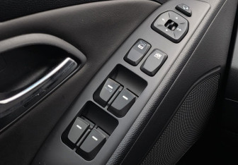 Подержанный автомобиль Hyundai ix35 2012 года (14 фото)