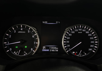 Подержанный автомобиль Infiniti Q50 2018 года (11 фото)