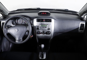 Подержанный автомобиль Suzuki Liana Wagon 2004 года (13 фото)