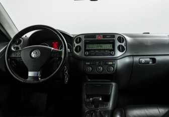 Подержанный автомобиль Volkswagen Tiguan 2009 года (11 фото)