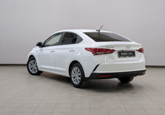 Подержанный автомобиль Hyundai Solaris Sedan 2021 года (25 фото)