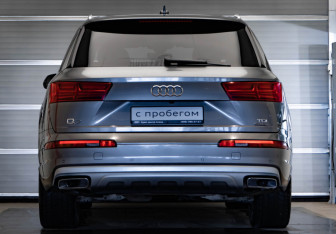 Подержанный автомобиль Audi Q7 2016 года (5 фото)