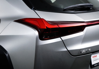 Подержанный автомобиль Lexus UX 2019 года (17 фото)