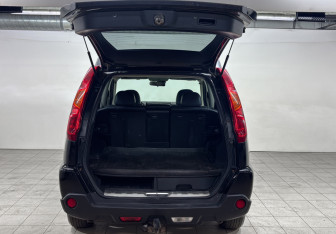 Подержанный автомобиль Nissan X-Trail 2008 года (9 фото)