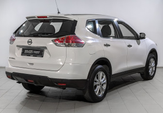 Подержанный автомобиль Nissan X-Trail 2015 года (5 фото)