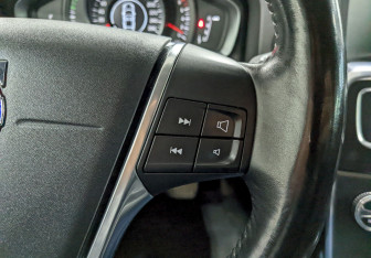 Подержанный автомобиль Volvo S60 2014 года (28 фото)