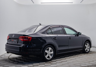 Подержанный автомобиль Volkswagen Jetta Sedan 2015 года (5 фото)