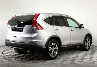 Подержанный автомобиль Honda CR-V 2013 года (3 фото)