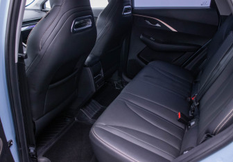 Подержанный автомобиль Omoda C5 2023 года (11 фото)