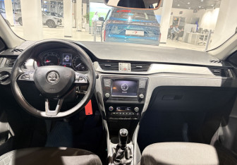 Подержанный автомобиль Skoda Rapid Liftback 2018 года (11 фото)