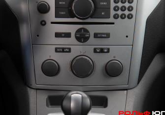 Подержанный автомобиль Opel Zafira Compactvan 2013 года (17 фото)