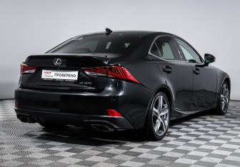 Подержанный автомобиль Lexus IS Sedan 2017 года (5 фото)