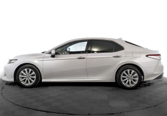 Подержанный автомобиль Toyota Camry Sedan 2020 года (8 фото)