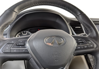 Подержанный автомобиль Infiniti QX50 2021 года (26 фото)