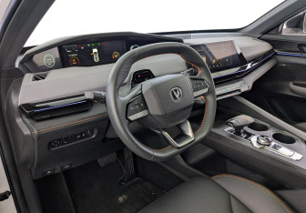 Подержанный автомобиль Changan UNI-V 2023 года (21 фото)