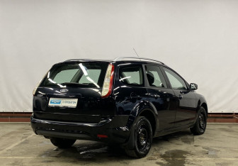 Подержанный автомобиль Ford Focus Wagon 2010 года (5 фото)