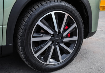 Подержанный автомобиль Jaecoo J7 2023 года (11 фото)