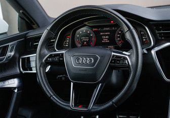 Подержанный автомобиль Audi A7 2018 года (12 фото)
