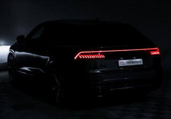Подержанный автомобиль Audi Q8 2021 года (20 фото)