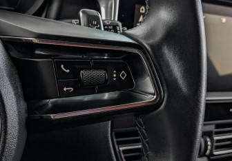Подержанный автомобиль Porsche Macan 2022 года (30 фото)