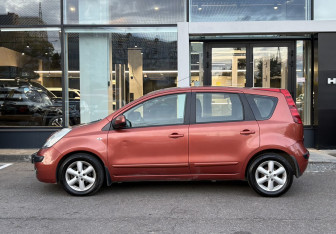 Подержанный автомобиль Nissan Note 2007 года (8 фото)