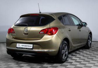 Подержанный автомобиль Opel Astra Hatchback 2013 года (5 фото)
