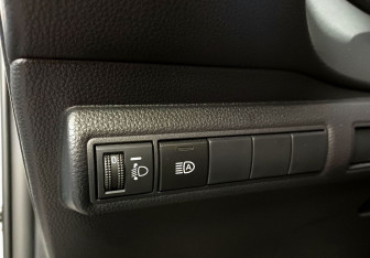 Подержанный автомобиль Toyota Corolla Hatchback 2023 года (20 фото)