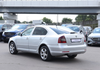 Подержанный автомобиль Skoda Octavia Liftback 2011 года (7 фото)