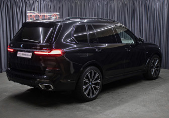 Подержанный автомобиль BMW X7 2019 года (5 фото)