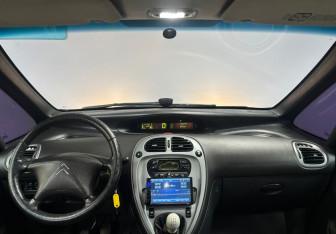 Подержанный автомобиль Citroen Xsara Picasso 2007 года (12 фото)