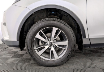 Подержанный автомобиль Toyota RAV4 2019 года (18 фото)