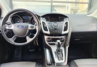Подержанный автомобиль Ford Focus Hatchback 2013 года (13 фото)