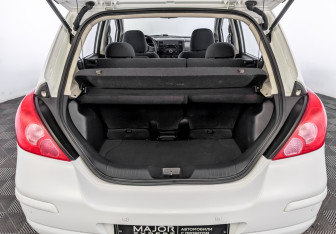 Подержанный автомобиль Nissan Tiida Hatchback 2013 года (10 фото)