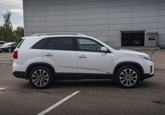 Подержанный автомобиль Kia Sorento 2013 года (4 фото)