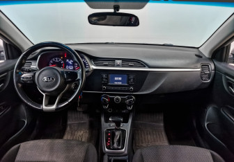 Подержанный автомобиль Kia Rio Hatchback 2021 года (13 фото)
