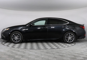 Подержанный автомобиль Lexus ES 2015 года (8 фото)