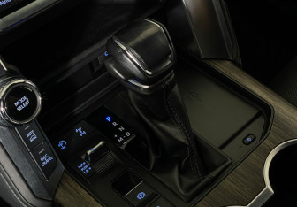 Подержанный автомобиль Toyota Land Cruiser Suv 2021 года (17 фото)