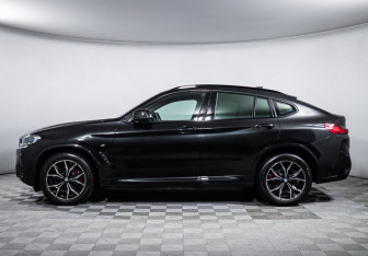 Подержанный автомобиль BMW X4 2022 года (8 фото)