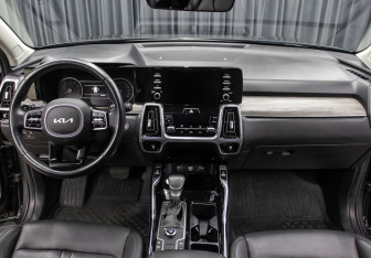 Подержанный автомобиль Kia Sorento 2022 года (13 фото)
