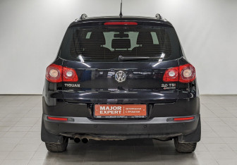 Подержанный автомобиль Volkswagen Tiguan 2010 года (6 фото)