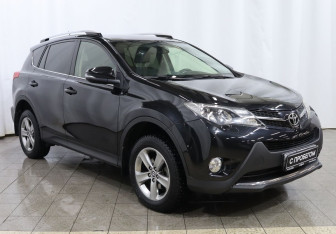 Подержанный автомобиль Toyota RAV4 2015 года (3 фото)